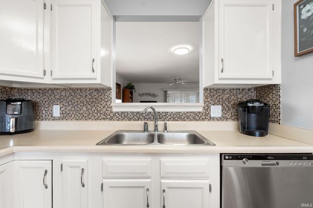 8907 Goshawk Lane, Fort Wayne, IN 46825