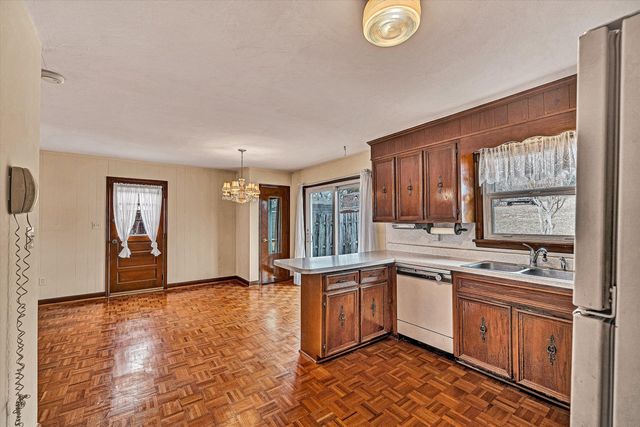 6641 Bryant CIR, Roanoke, VA 24019