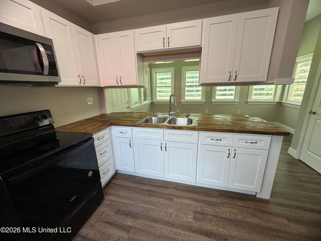 15527 Dobson Road, Biloxi, MS 39540