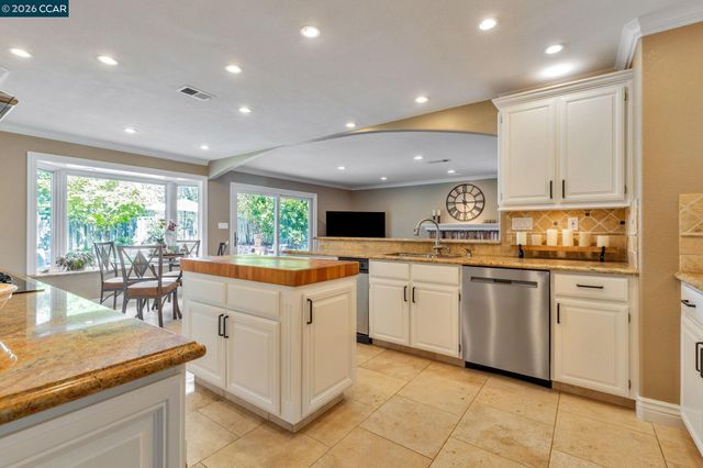 668 Sun Tree Ct, Danville, CA 94506
