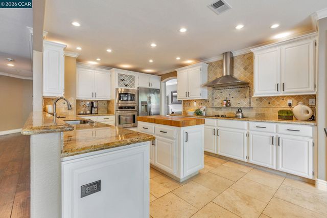 668 Sun Tree Ct, Danville, CA 94506