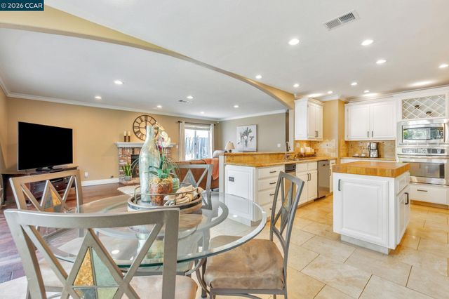 668 Sun Tree Ct, Danville, CA 94506
