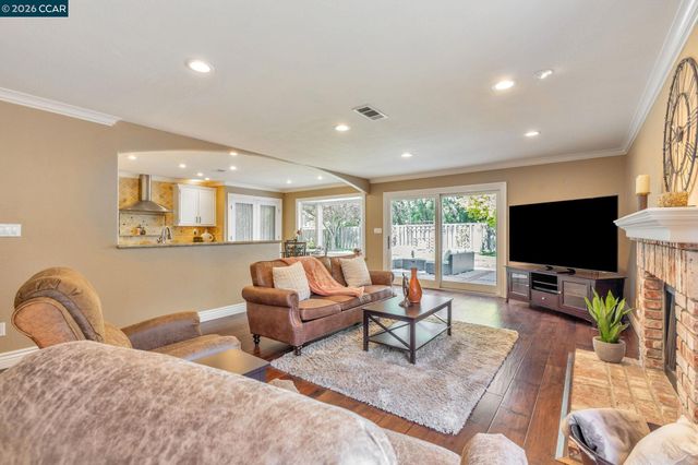 668 Sun Tree Ct, Danville, CA 94506