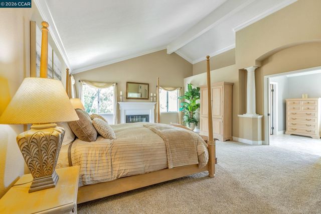 668 Sun Tree Ct, Danville, CA 94506