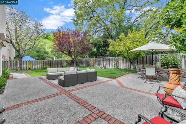 668 Sun Tree Ct, Danville, CA 94506