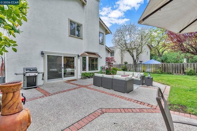 668 Sun Tree Ct, Danville, CA 94506
