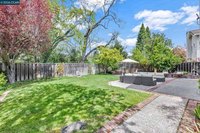 668 Sun Tree Ct, Danville, CA 94506