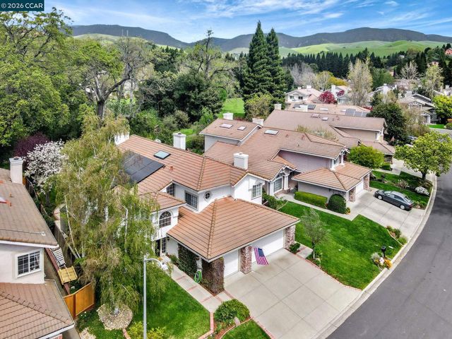 668 Sun Tree Ct, Danville, CA 94506