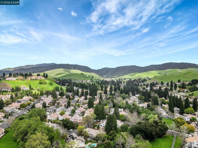 668 Sun Tree Ct, Danville, CA 94506