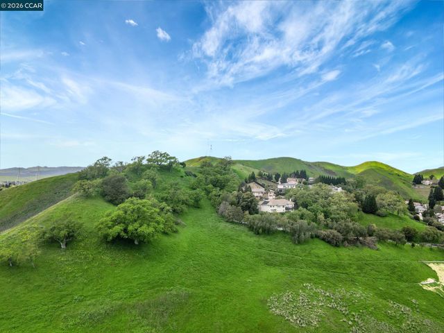 668 Sun Tree Ct, Danville, CA 94506