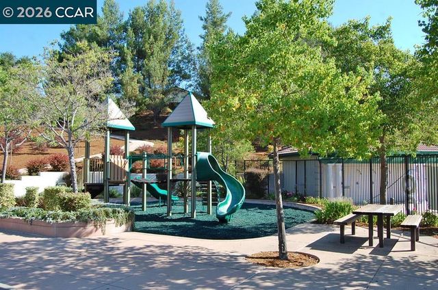 668 Sun Tree Ct, Danville, CA 94506