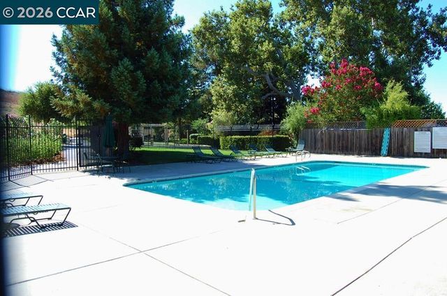 668 Sun Tree Ct, Danville, CA 94506