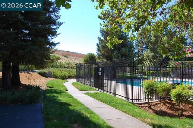 668 Sun Tree Ct, Danville, CA 94506