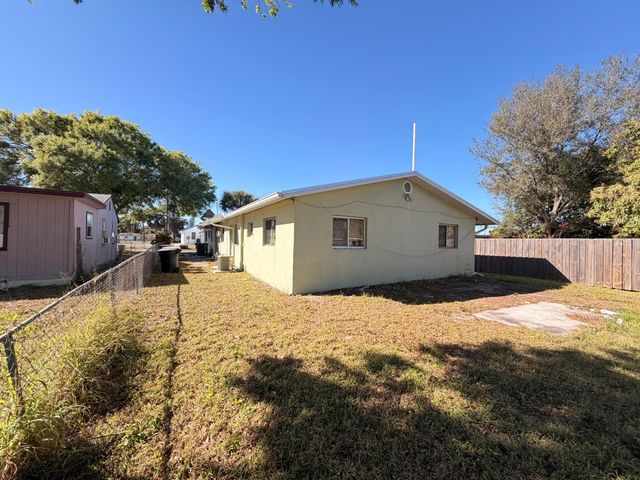 812 N 24th Street, Fort Pierce, FL 34950