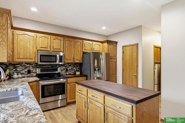 7111 S 167th Circle, Omaha, NE 68136