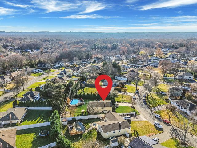 15 Penn Drive, Smithtown, NY 11787