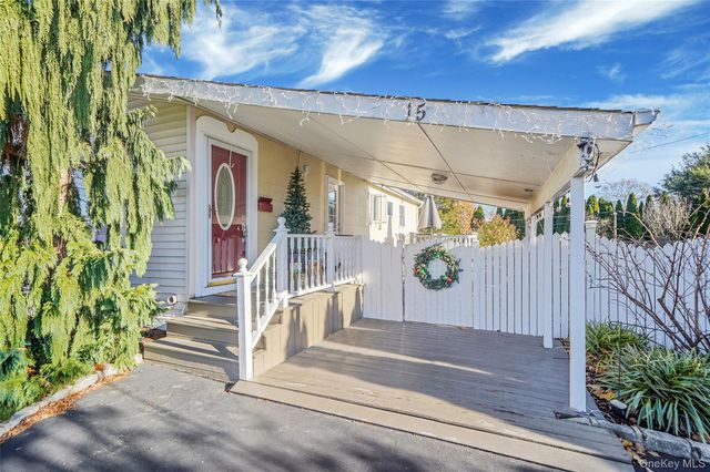 15 Penn Drive, Smithtown, NY 11787