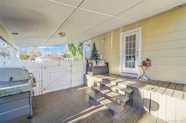 15 Penn Drive, Smithtown, NY 11787