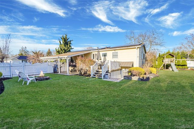 15 Penn Drive, Smithtown, NY 11787