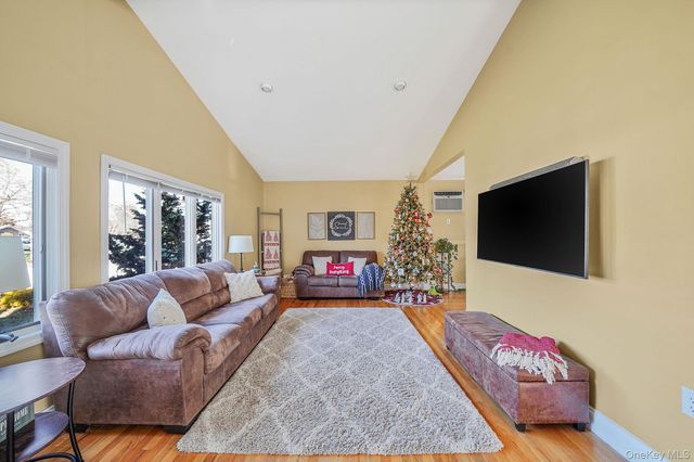 15 Penn Drive, Smithtown, NY 11787