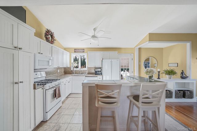 15 Penn Drive, Smithtown, NY 11787