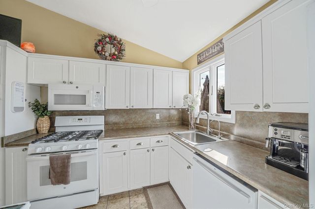 15 Penn Drive, Smithtown, NY 11787