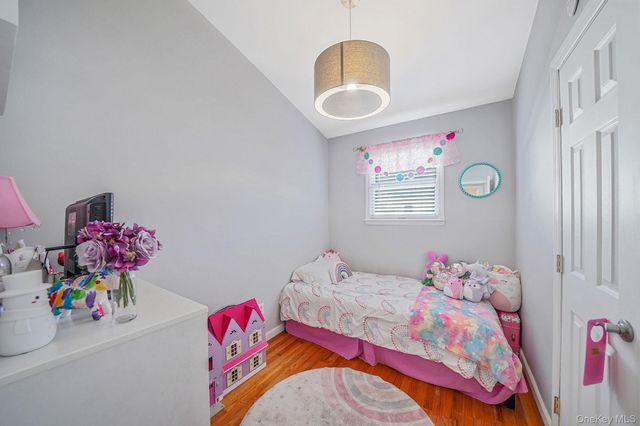 15 Penn Drive, Smithtown, NY 11787