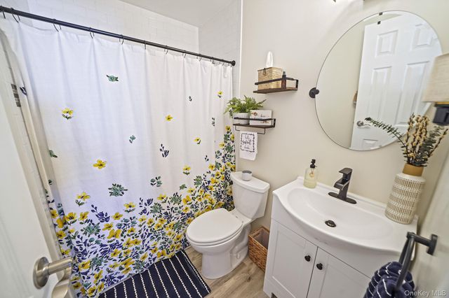 15 Penn Drive, Smithtown, NY 11787