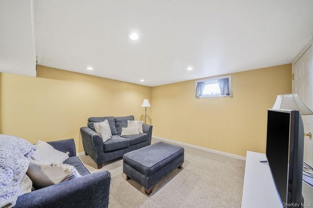 15 Penn Drive, Smithtown, NY 11787