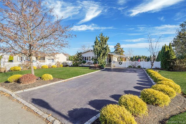 15 Penn Drive, Smithtown, NY 11787