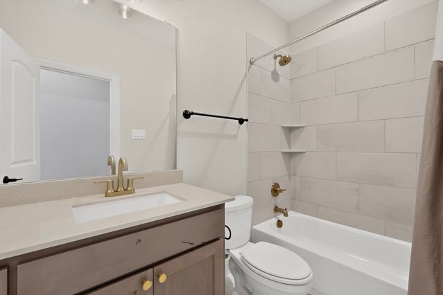 818 Monza Drive, Midlothian, TX 76065