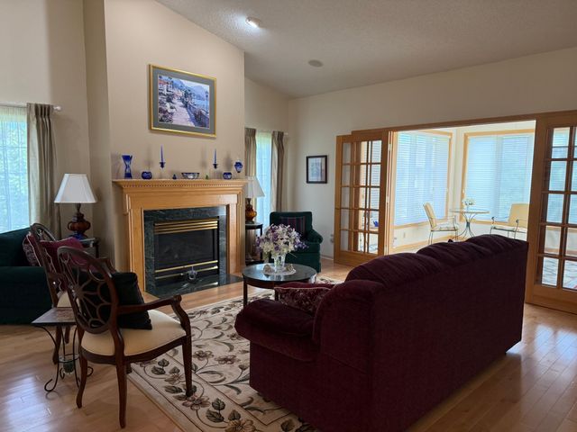 4162 N Black Oaks Ln N, Plymouth, MN 55446