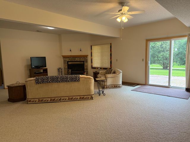 4162 N Black Oaks Ln N, Plymouth, MN 55446