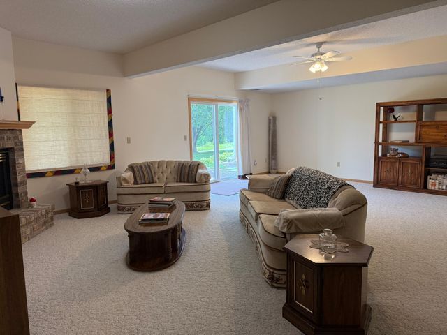 4162 N Black Oaks Ln N, Plymouth, MN 55446