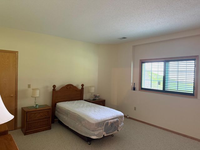 4162 N Black Oaks Ln N, Plymouth, MN 55446