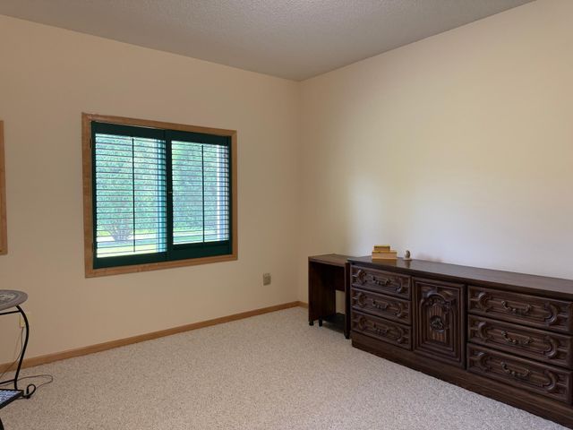 4162 N Black Oaks Ln N, Plymouth, MN 55446
