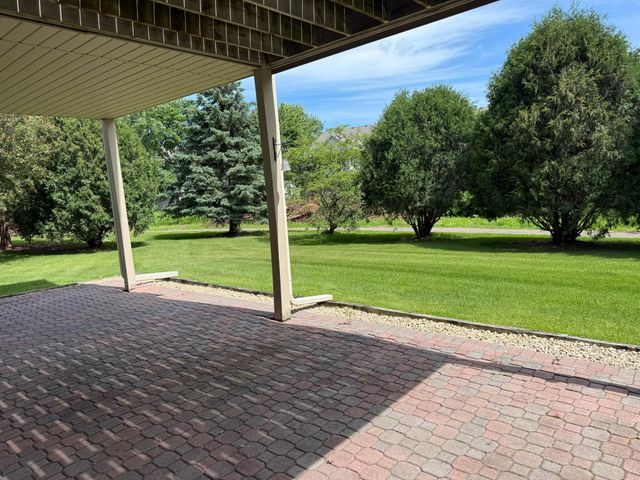 4162 N Black Oaks Ln N, Plymouth, MN 55446