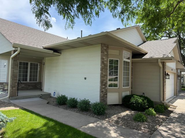 4162 N Black Oaks Ln N, Plymouth, MN 55446