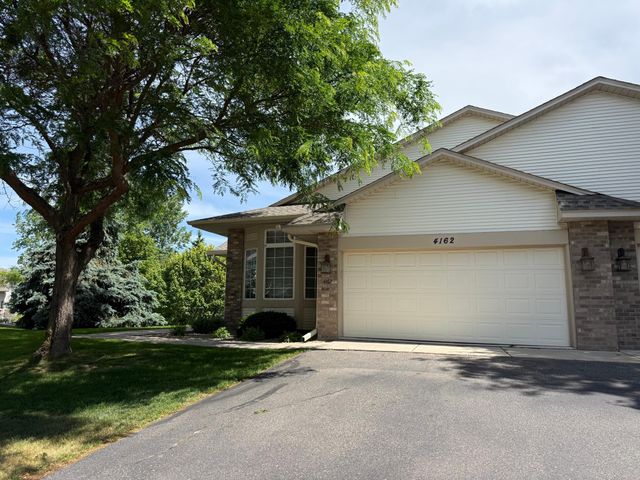 4162 N Black Oaks Ln N, Plymouth, MN 55446