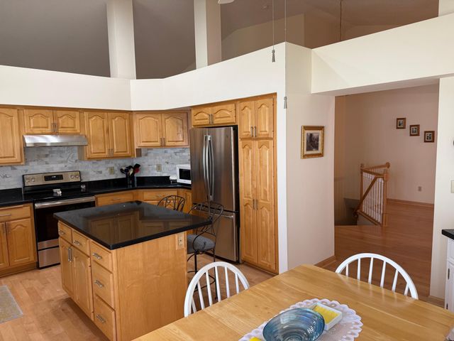 4162 N Black Oaks Ln N, Plymouth, MN 55446
