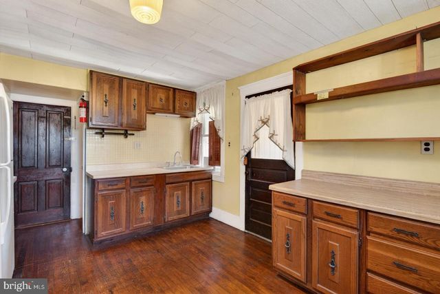 940 PETERS MOUNTAIN RD, Dauphin, PA 17018