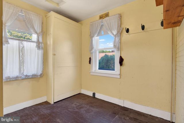940 PETERS MOUNTAIN RD, Dauphin, PA 17018