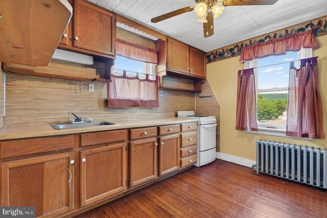 940 PETERS MOUNTAIN RD, Dauphin, PA 17018
