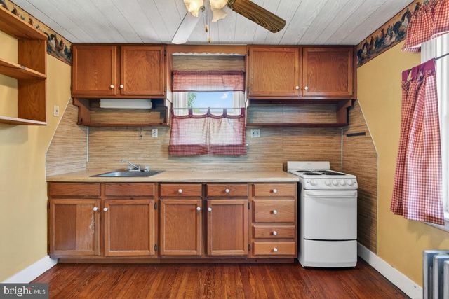 940 PETERS MOUNTAIN RD, Dauphin, PA 17018