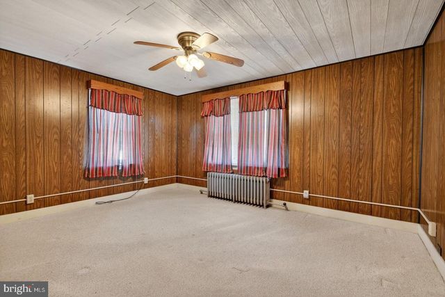 940 PETERS MOUNTAIN RD, Dauphin, PA 17018