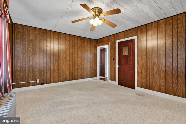 940 PETERS MOUNTAIN RD, Dauphin, PA 17018