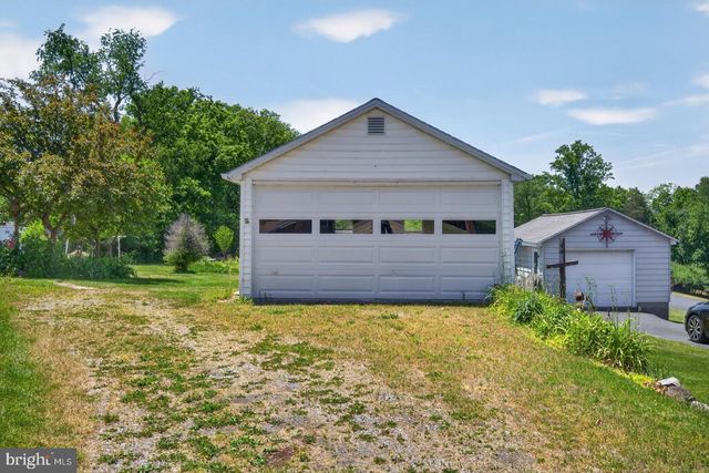 940 PETERS MOUNTAIN RD, Dauphin, PA 17018