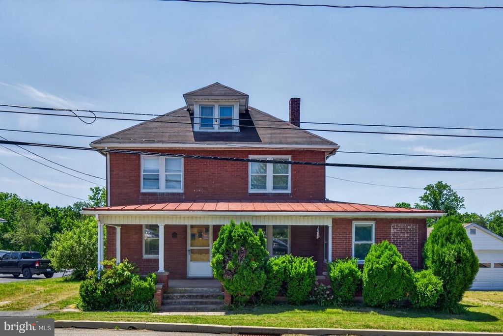 940 PETERS MOUNTAIN RD, Dauphin, PA 17018