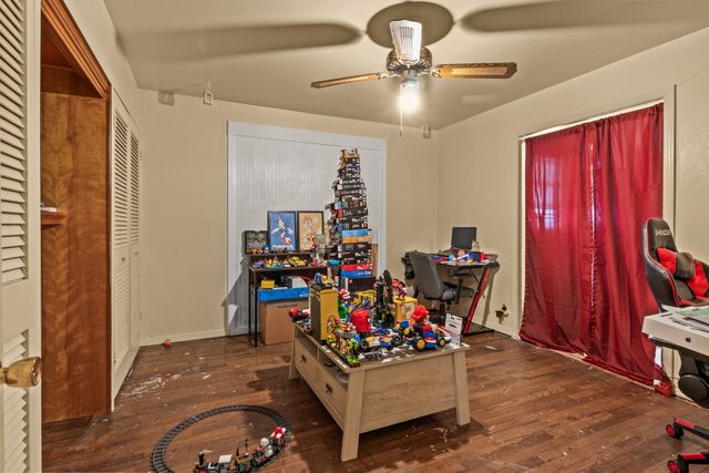 1210 E 4th Street, Mt Pleasant, TX 75455