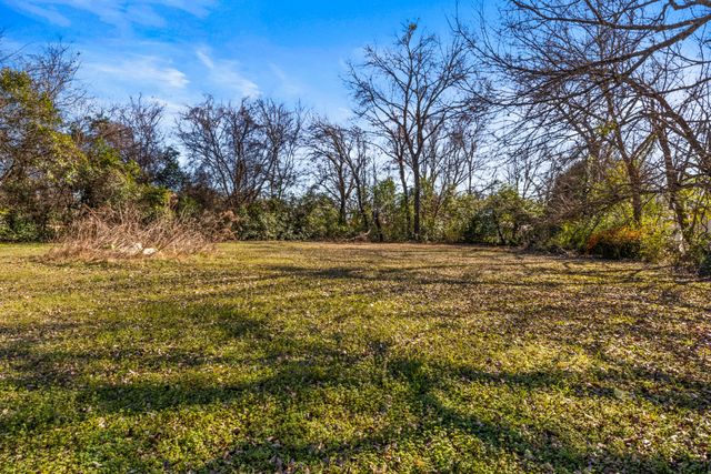 1210 E 4th Street, Mt Pleasant, TX 75455